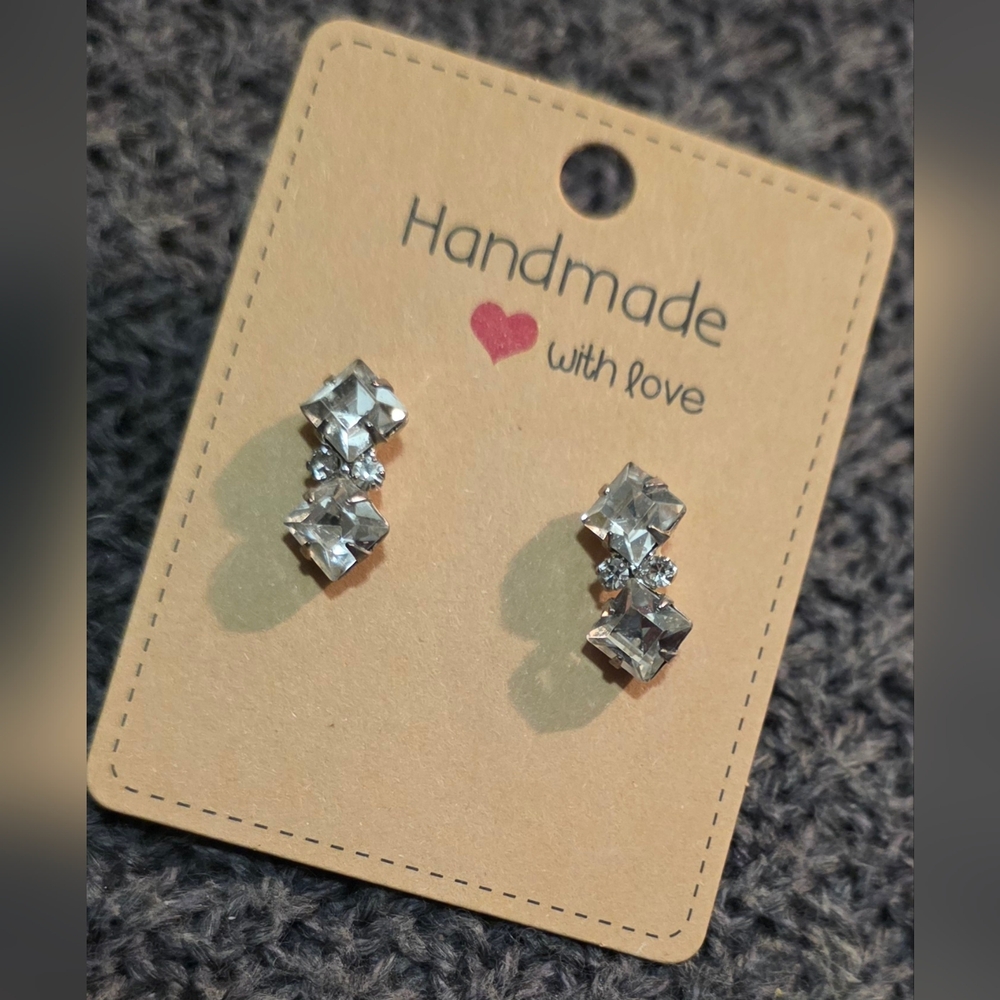 🥳 4/$20 #4. Elegant Silver Toned Rhinestone Earrings